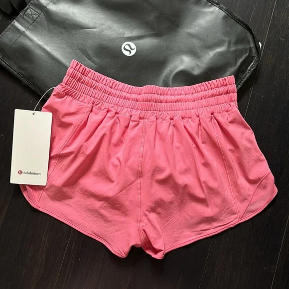 LULULEMON HOTTY HOT HR SHORTS 2.5” in SAKURA PINK SZ 6 NWT